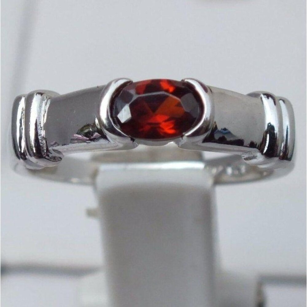 Sterling Silver 925 Petite Garnet Birthstone Ring - Oval Cut Stone - Size 5 - Picture 2 of 9